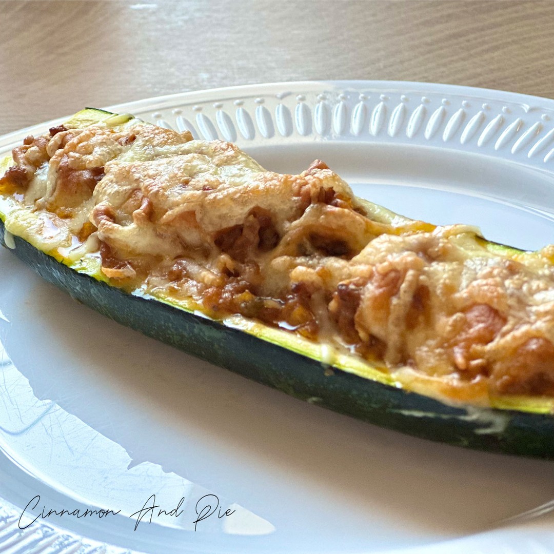he stuffed zucchini boats are filled with a hearty meat mixture, then topped with plenty of cheese and baked to perfection. An easy low carb meal option that the whole family will enjoy!
#zucchini #stuffedzucchini #foodie #foodblogger #foodlovers #recipe #simplerecipe #zucchinirecipes